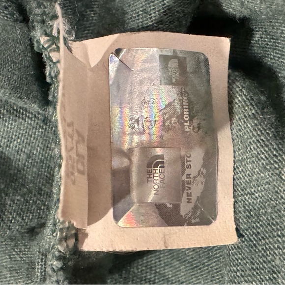 Green The North Face baseball shirt - Picture 7 of 7